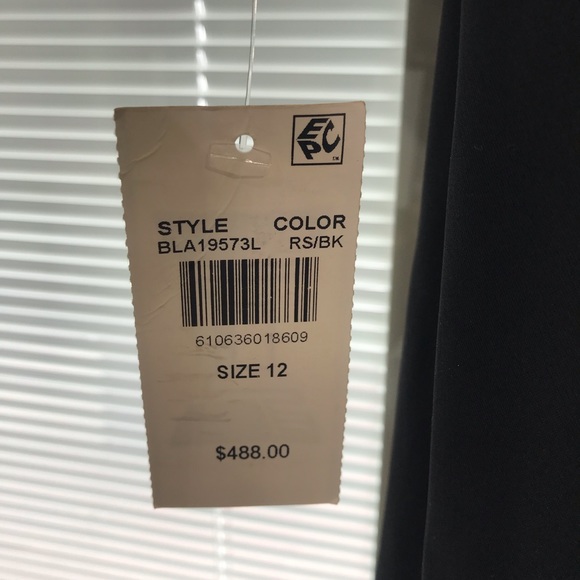 Tadashi Shoji
Cap Sleeve Lace Gown - Picture 4 of 8